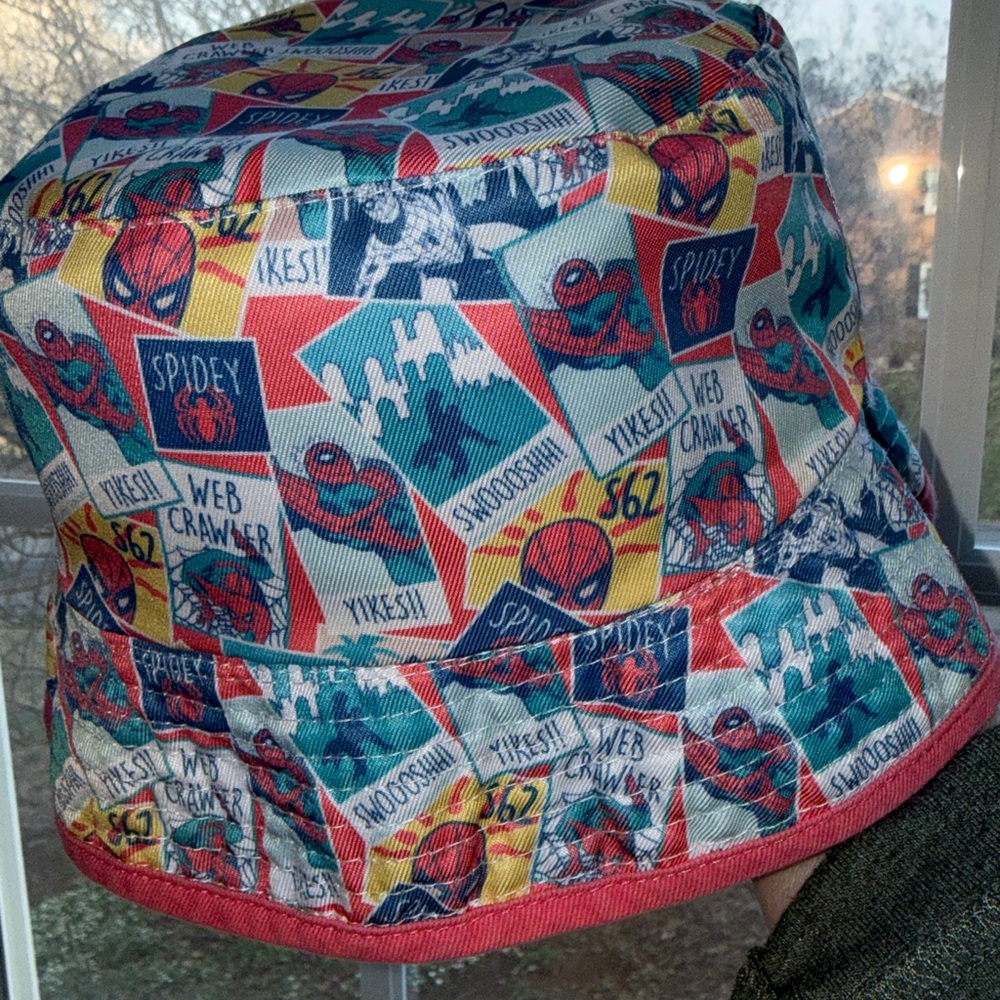 Marvel Spiderman Denim Hat reversible with colorful comic strip print on inside - Picture 3 of 12